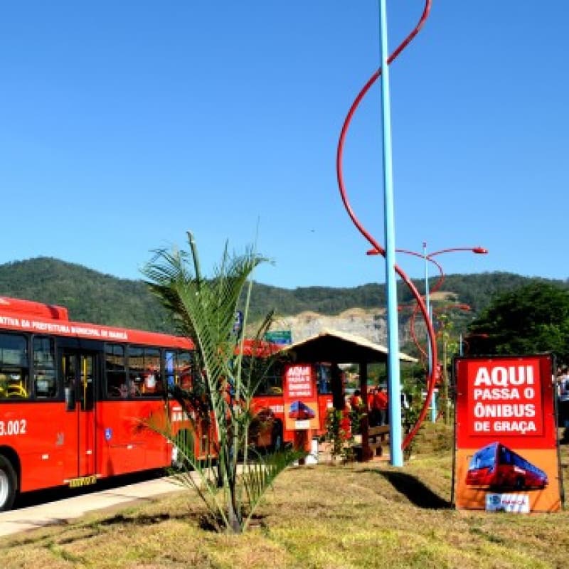 Imagem de um onibus vermelhinho Imagem de um onibus vermelhinho